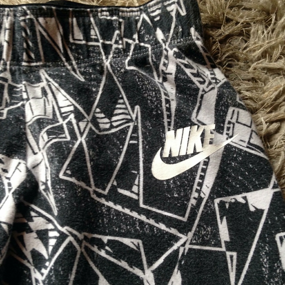 Nike 3/4 pattern leggings